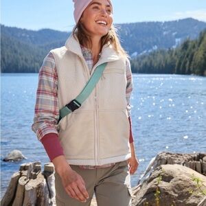 LL Bean Mountainside Women's Size M Fuzzy Fleece Vest White Ivory Sherpa